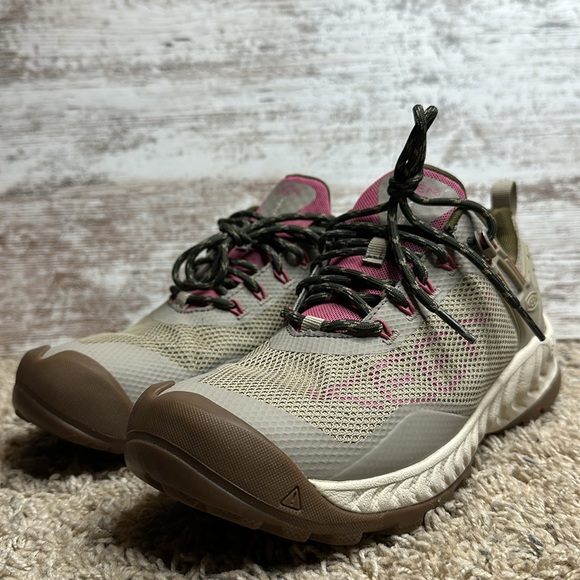 KEEN Womens NXIS Evo Mid Waterproof Hiking Sneakers Size 8 TAUPE/ROSE - Picture 8 of 13